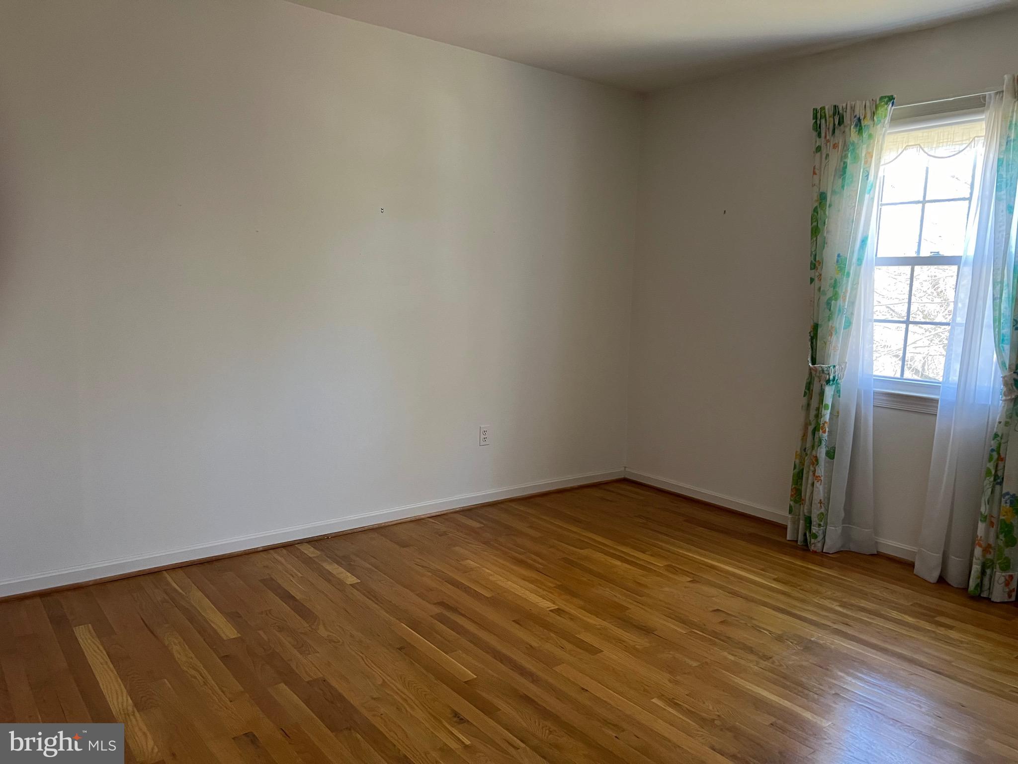 LAYTONSVILLE KNOLLS - Residential