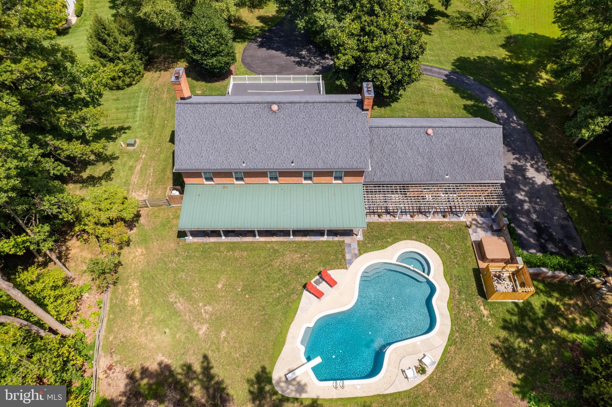 MERRYWOOD MANOR - Residential