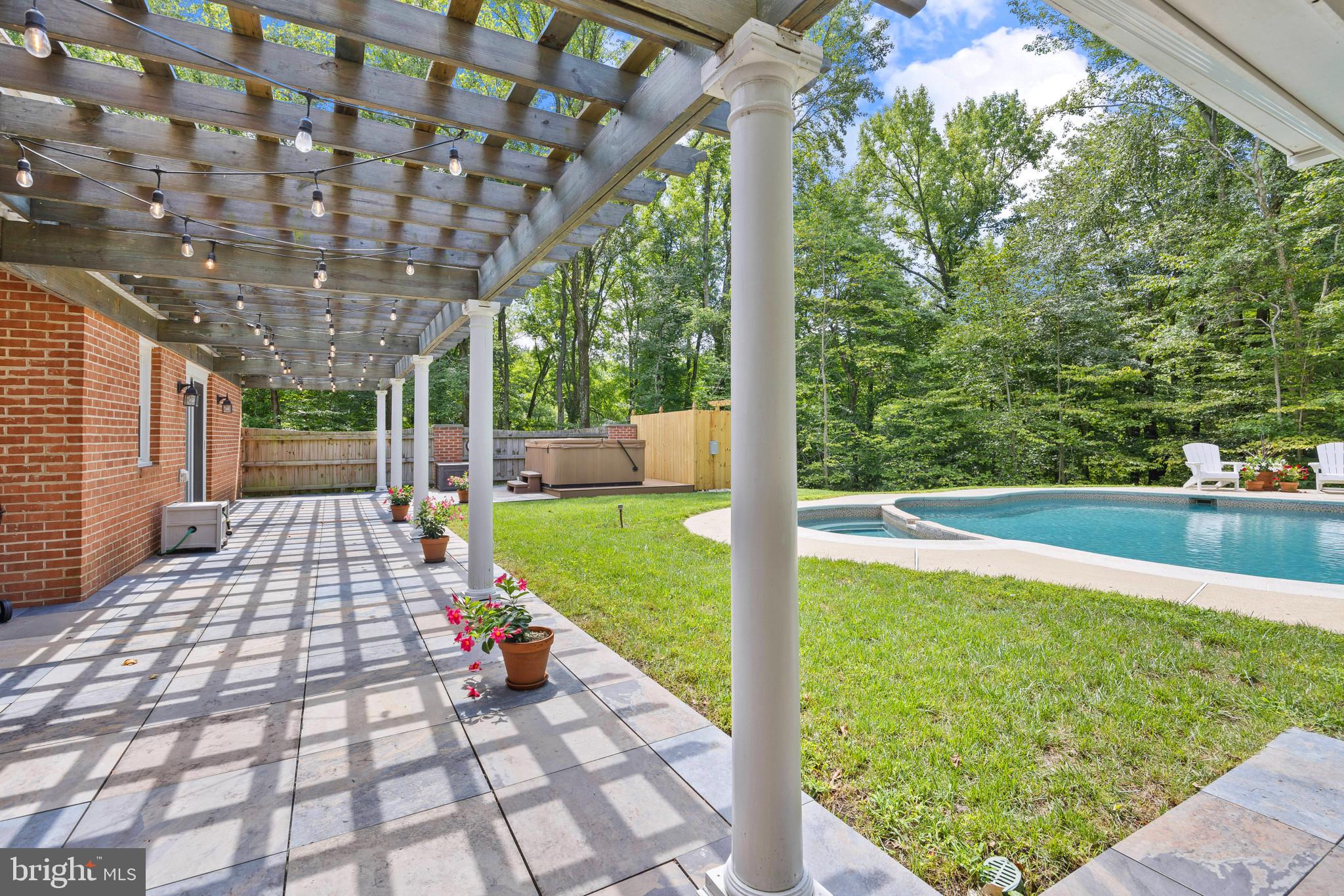 MERRYWOOD MANOR - Residential