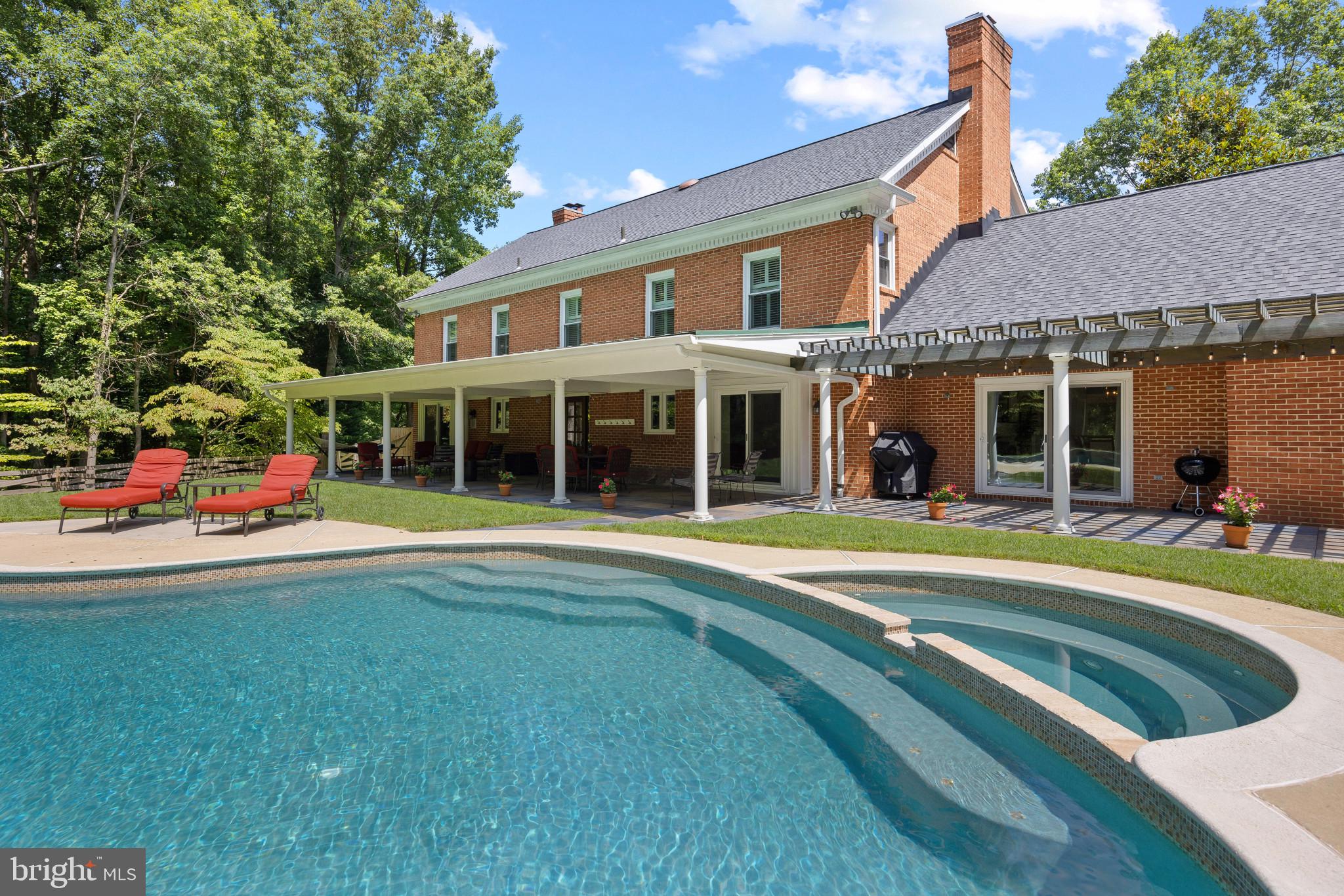 MERRYWOOD MANOR - Residential