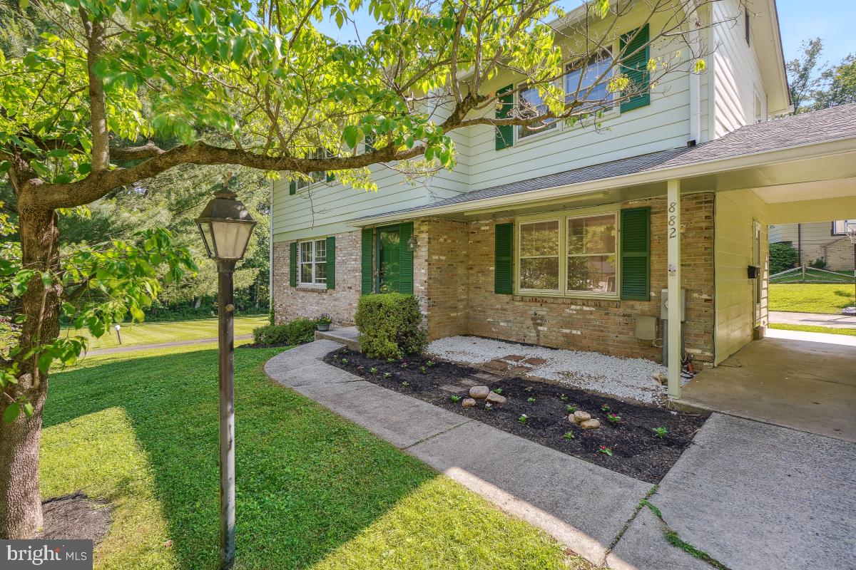 882 DIAMOND DRIVE