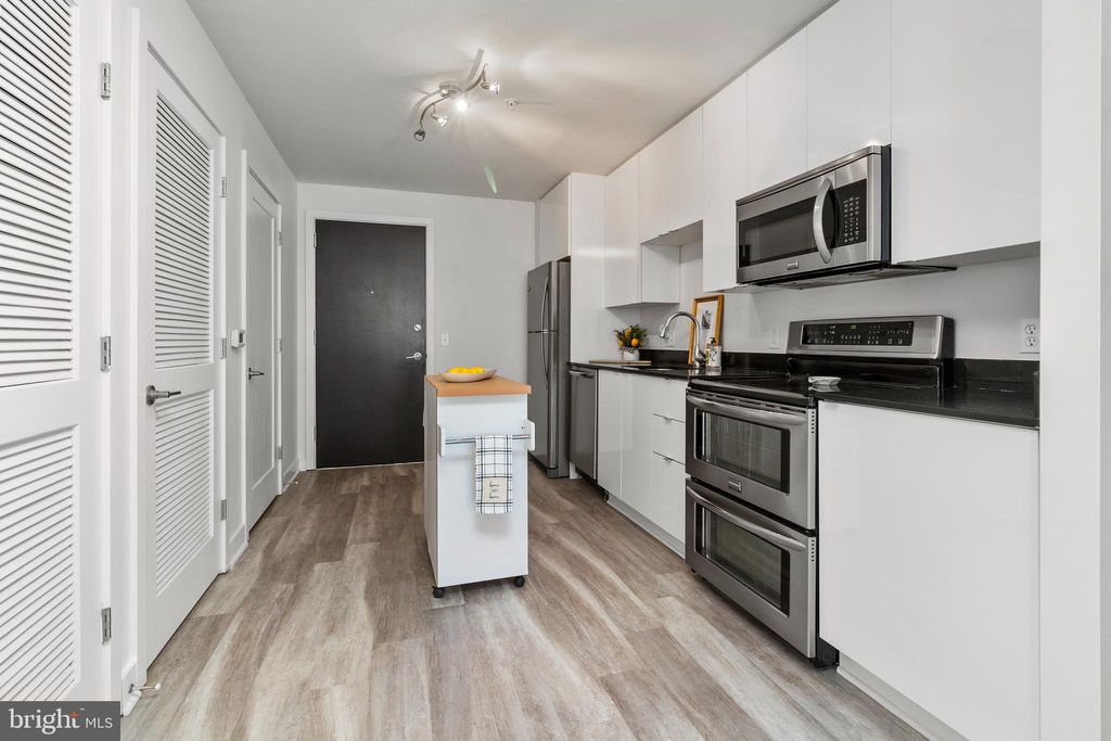 Photo of 460 New York Ave NW #405, WASHINGTON, DC 20001 (MLS # DCDC2263958)
