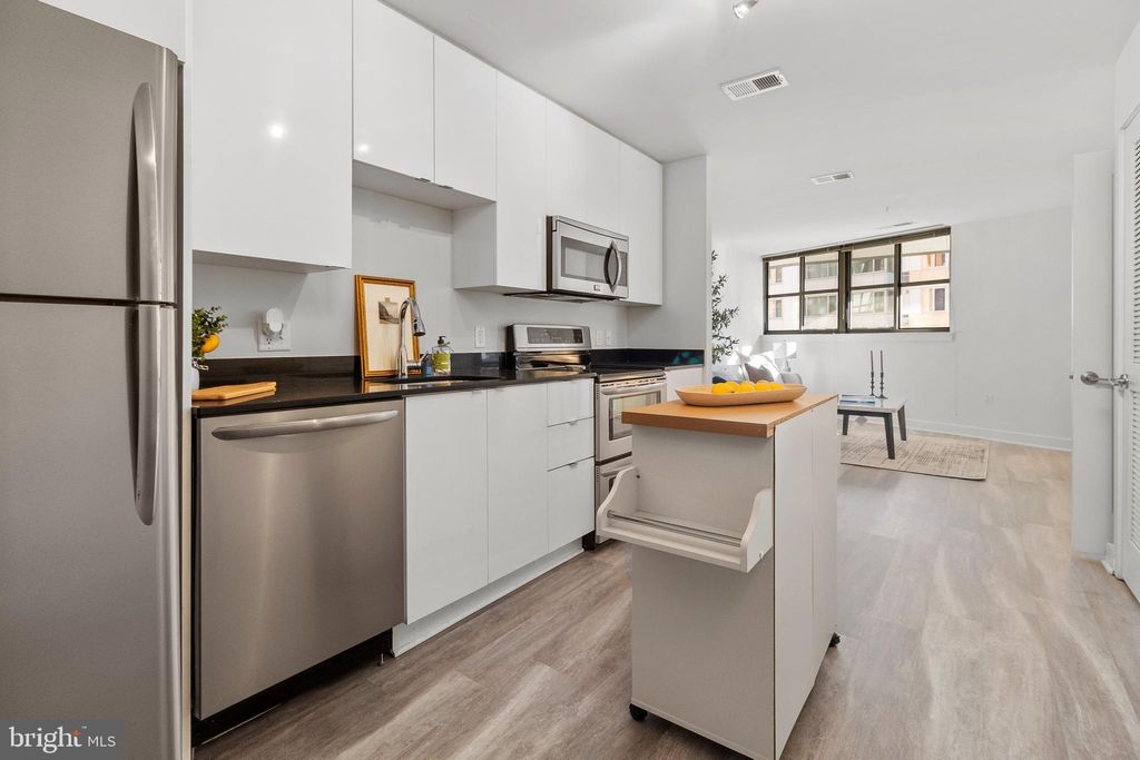 Photo of 460 New York Ave NW #405, WASHINGTON, DC 20001 (MLS # DCDC2263958)