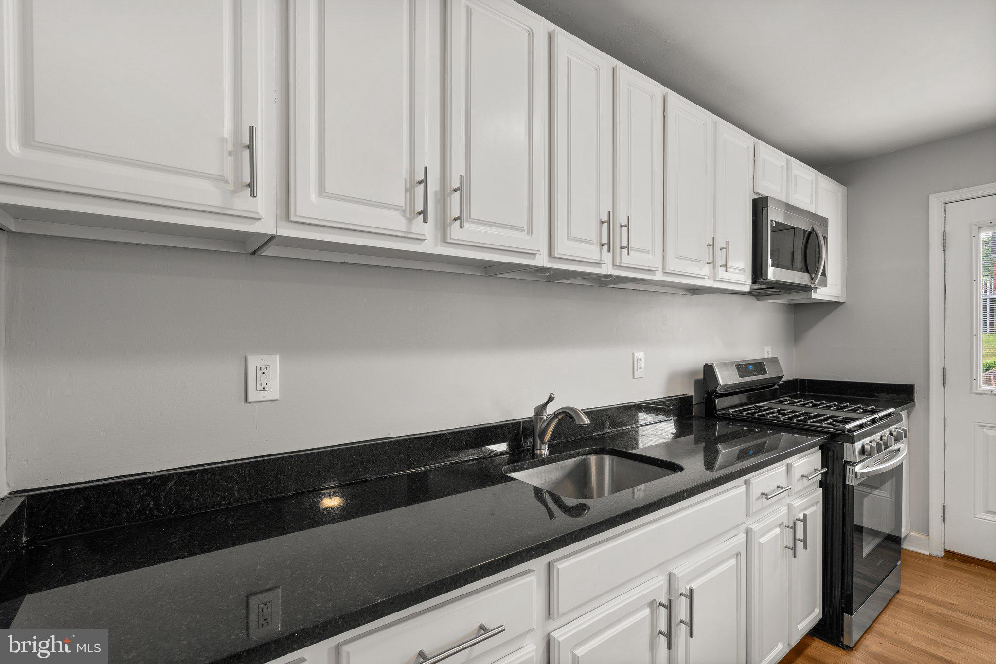 HOLLAND HILL - Residential