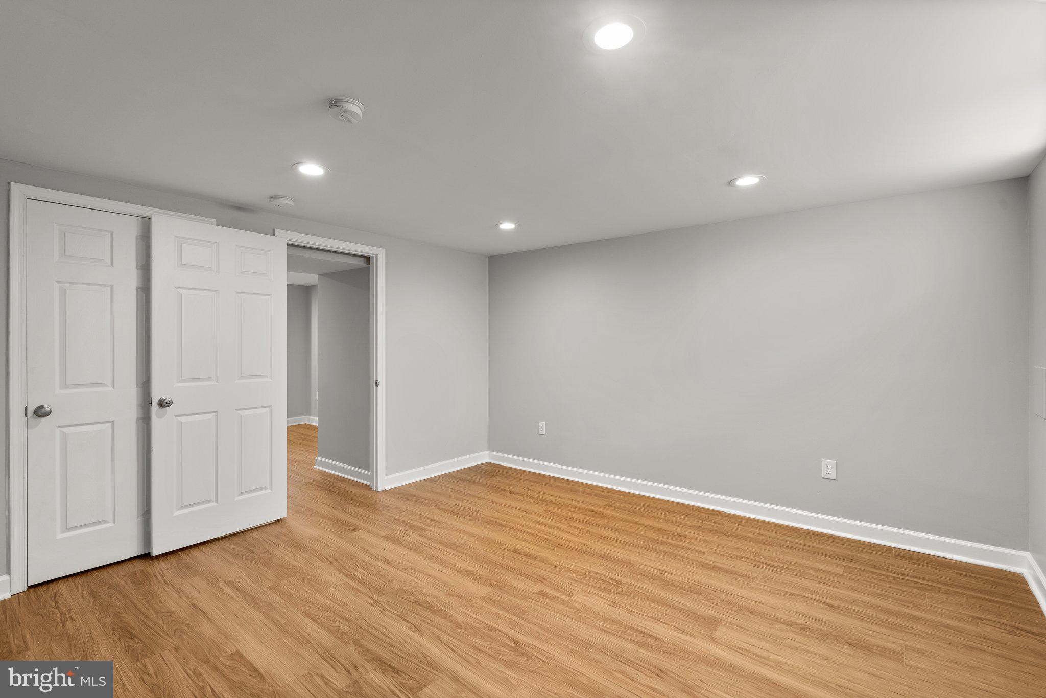 HOLLAND HILL - Residential