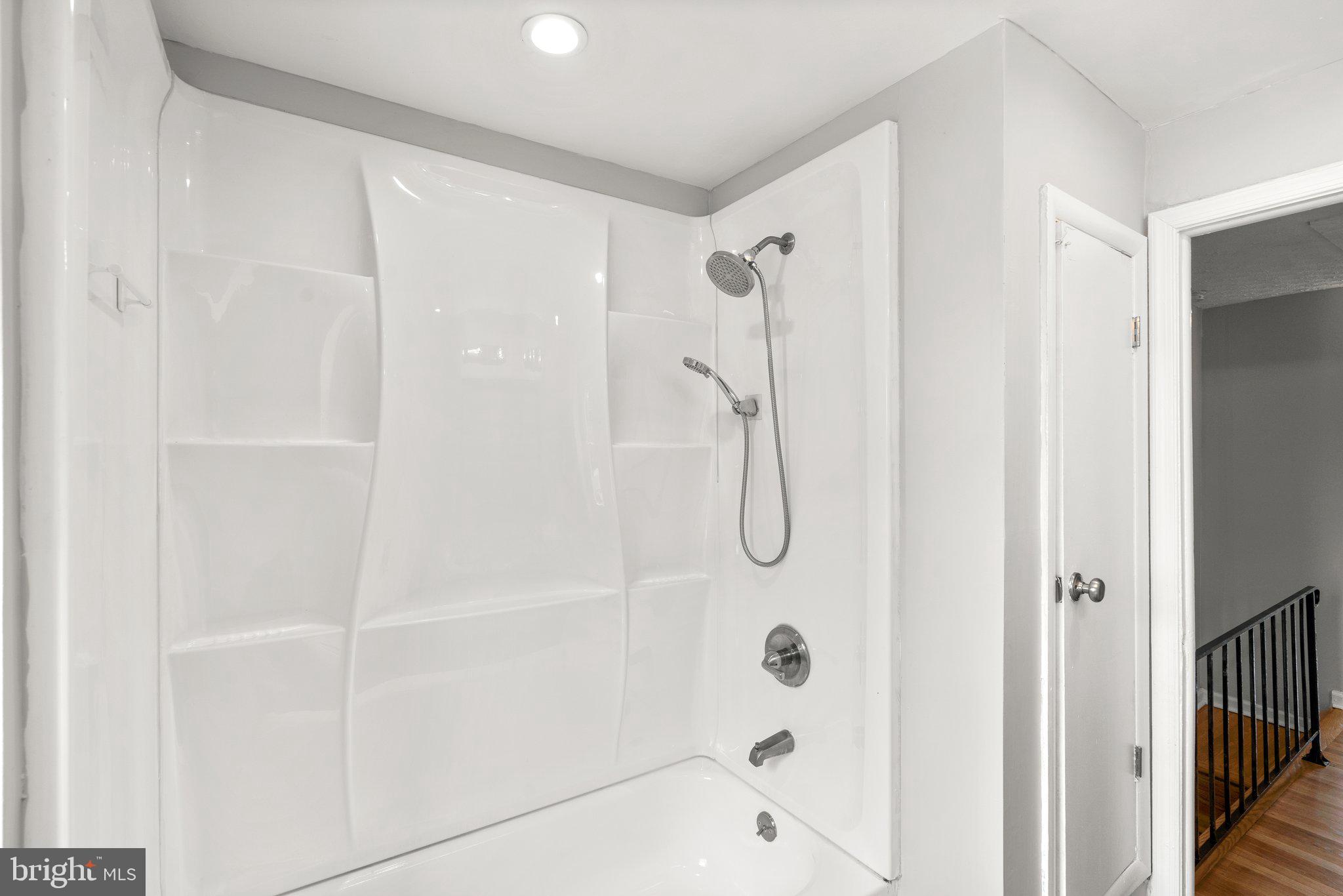 HOLLAND HILL - Residential