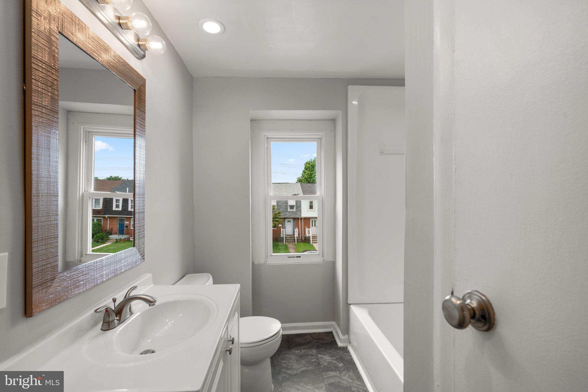 HOLLAND HILL - Residential