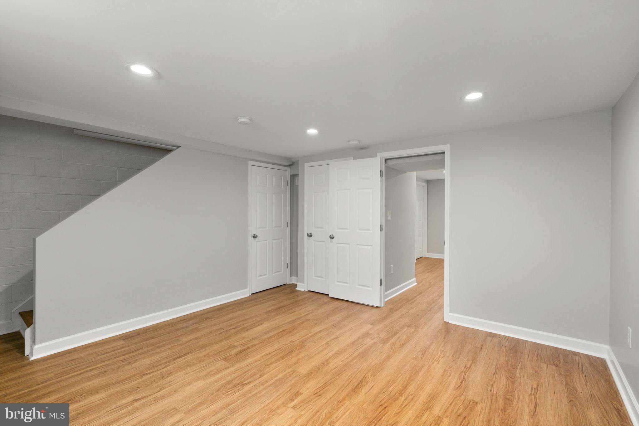 HOLLAND HILL - Residential