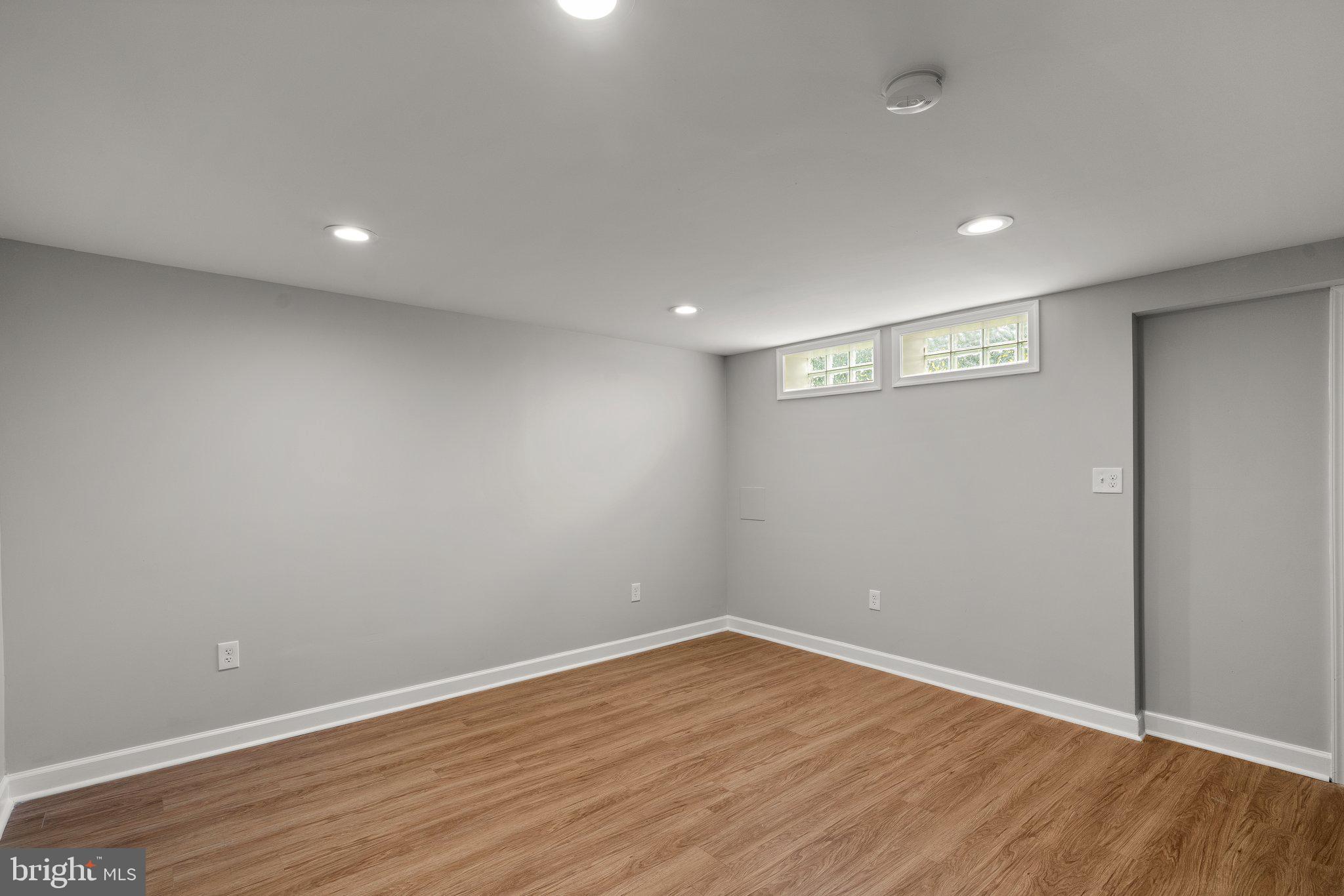 HOLLAND HILL - Residential