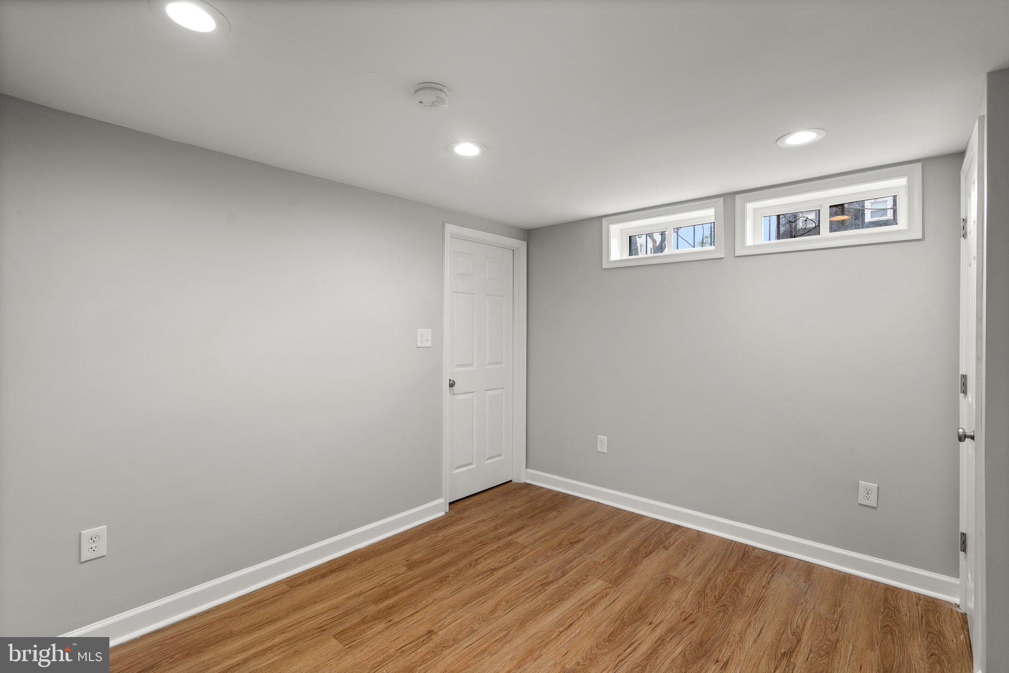 HOLLAND HILL - Residential