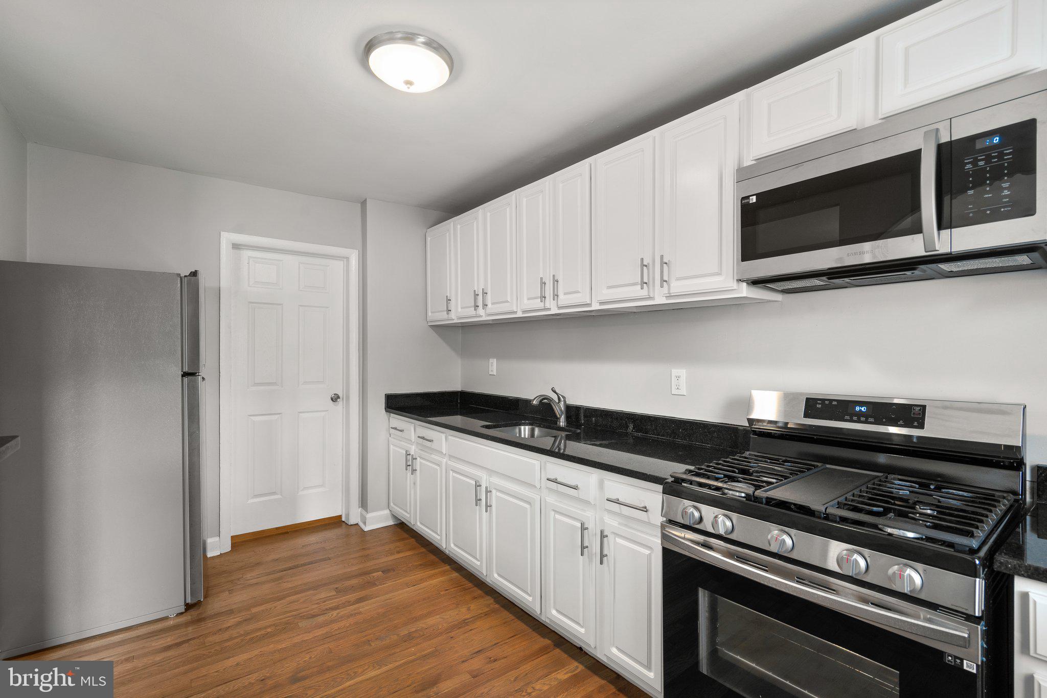 HOLLAND HILL - Residential