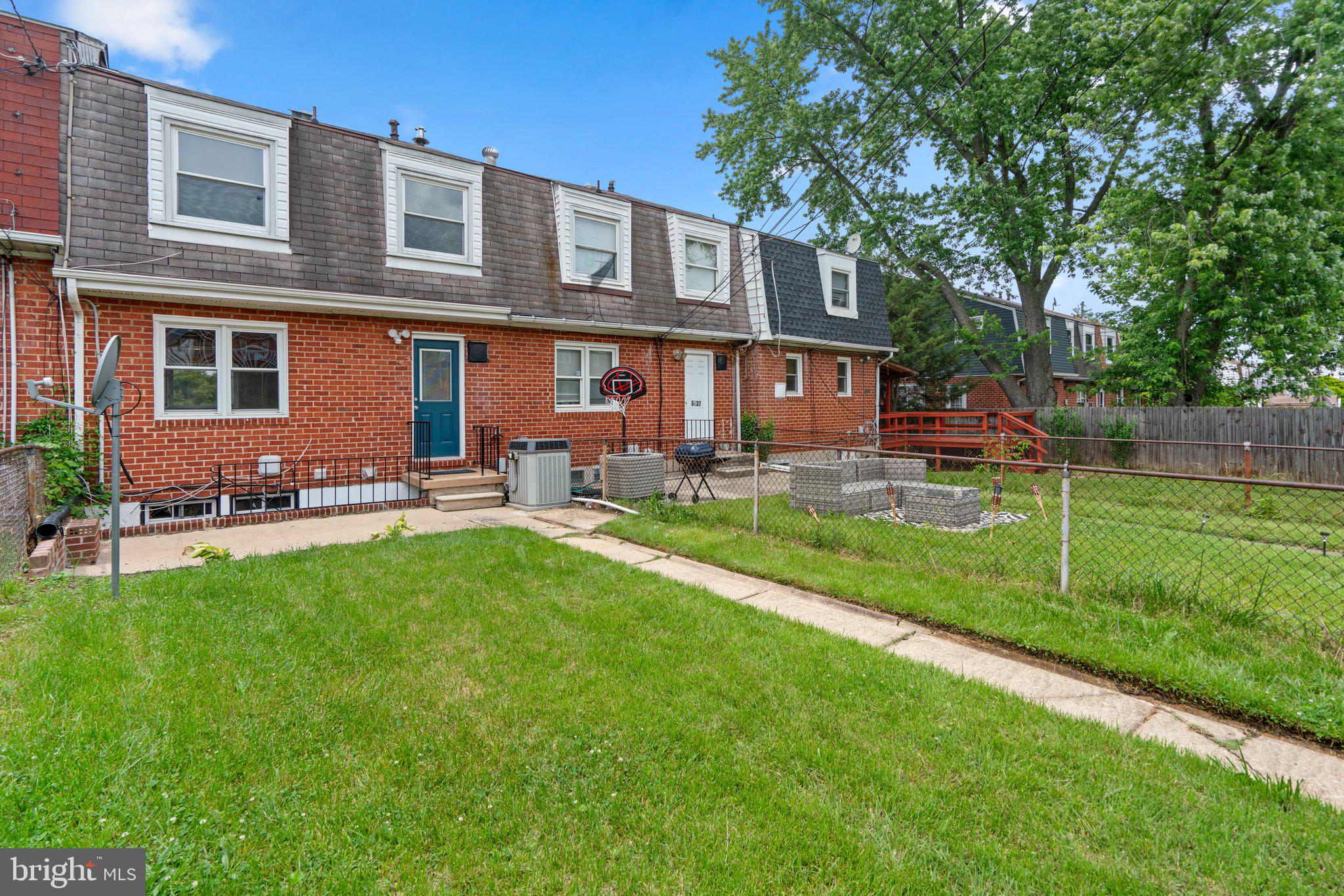 HOLLAND HILL - Residential