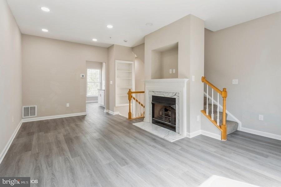 RUSSETT - Residential