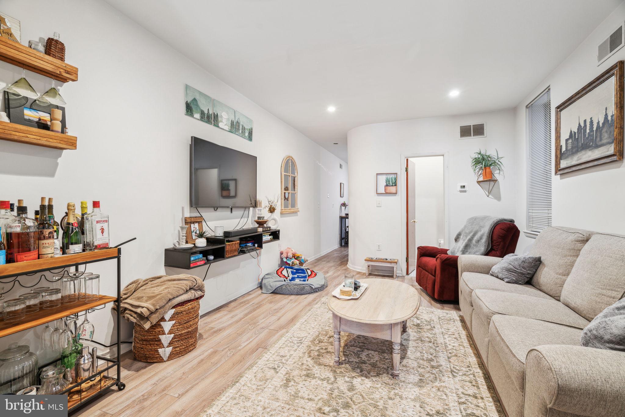 QUEEN VILLAGE - Residential Lease