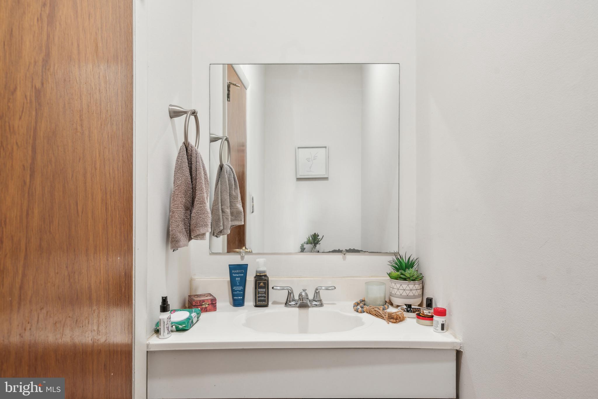 QUEEN VILLAGE - Residential Lease