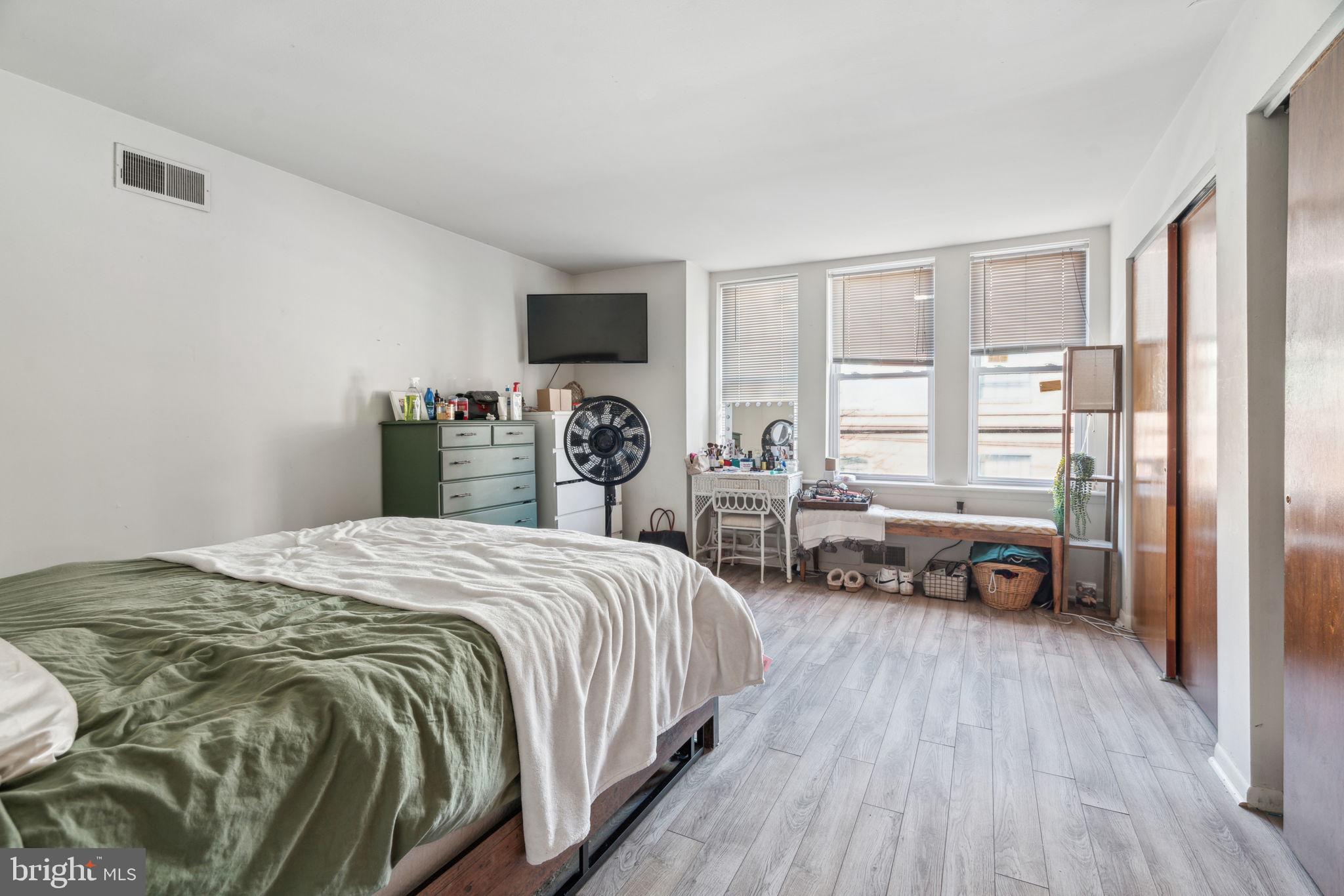 QUEEN VILLAGE - Residential Lease