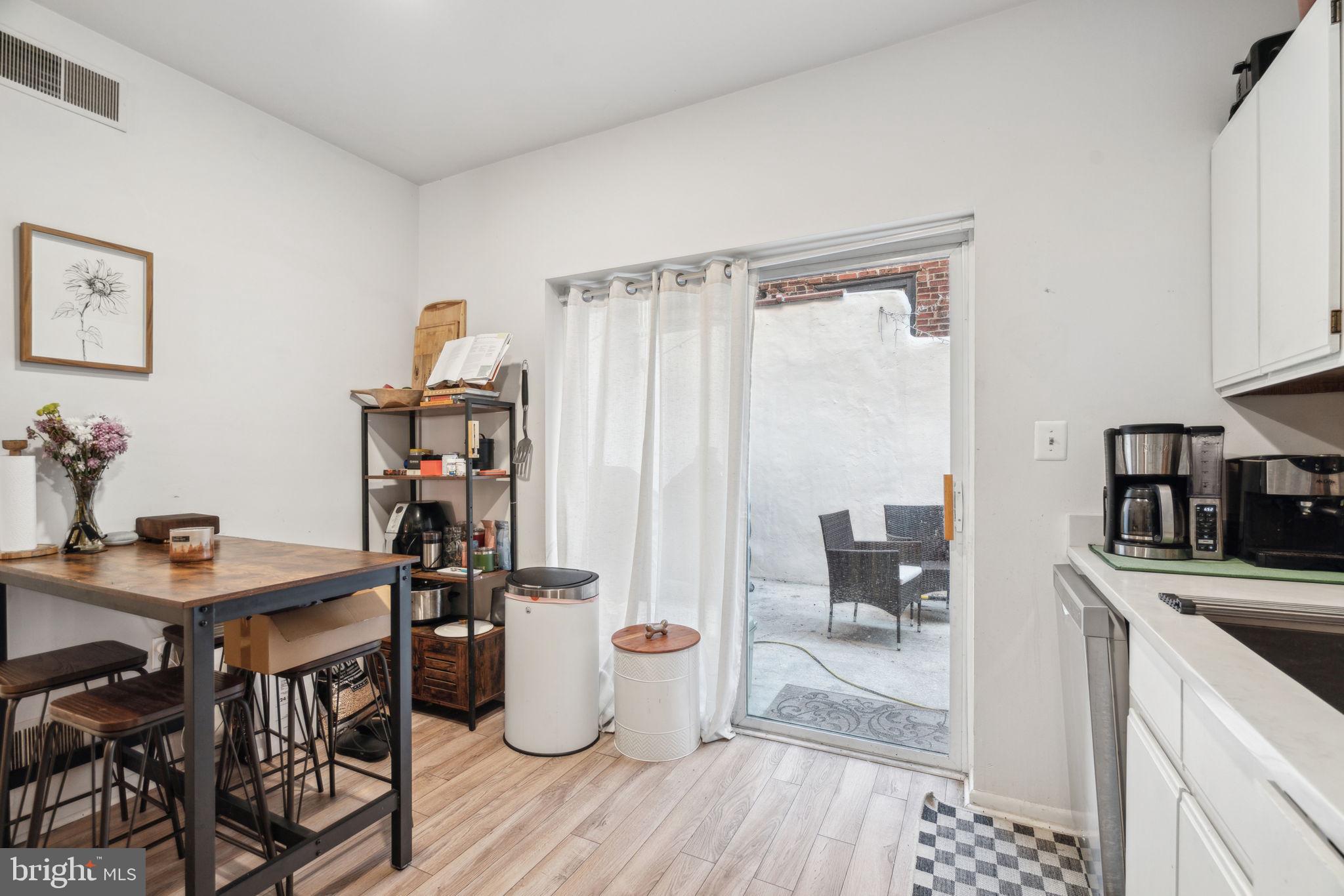 QUEEN VILLAGE - Residential Lease