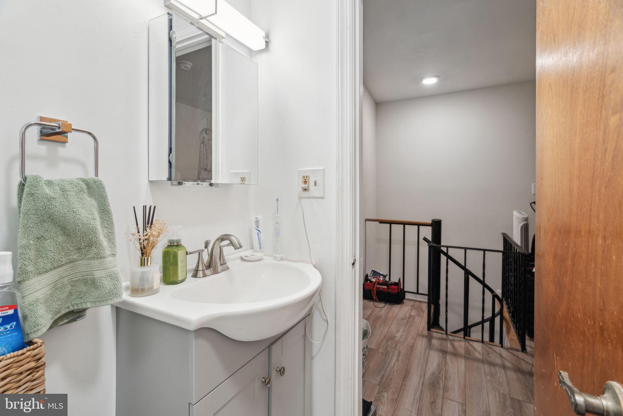 QUEEN VILLAGE - Residential Lease