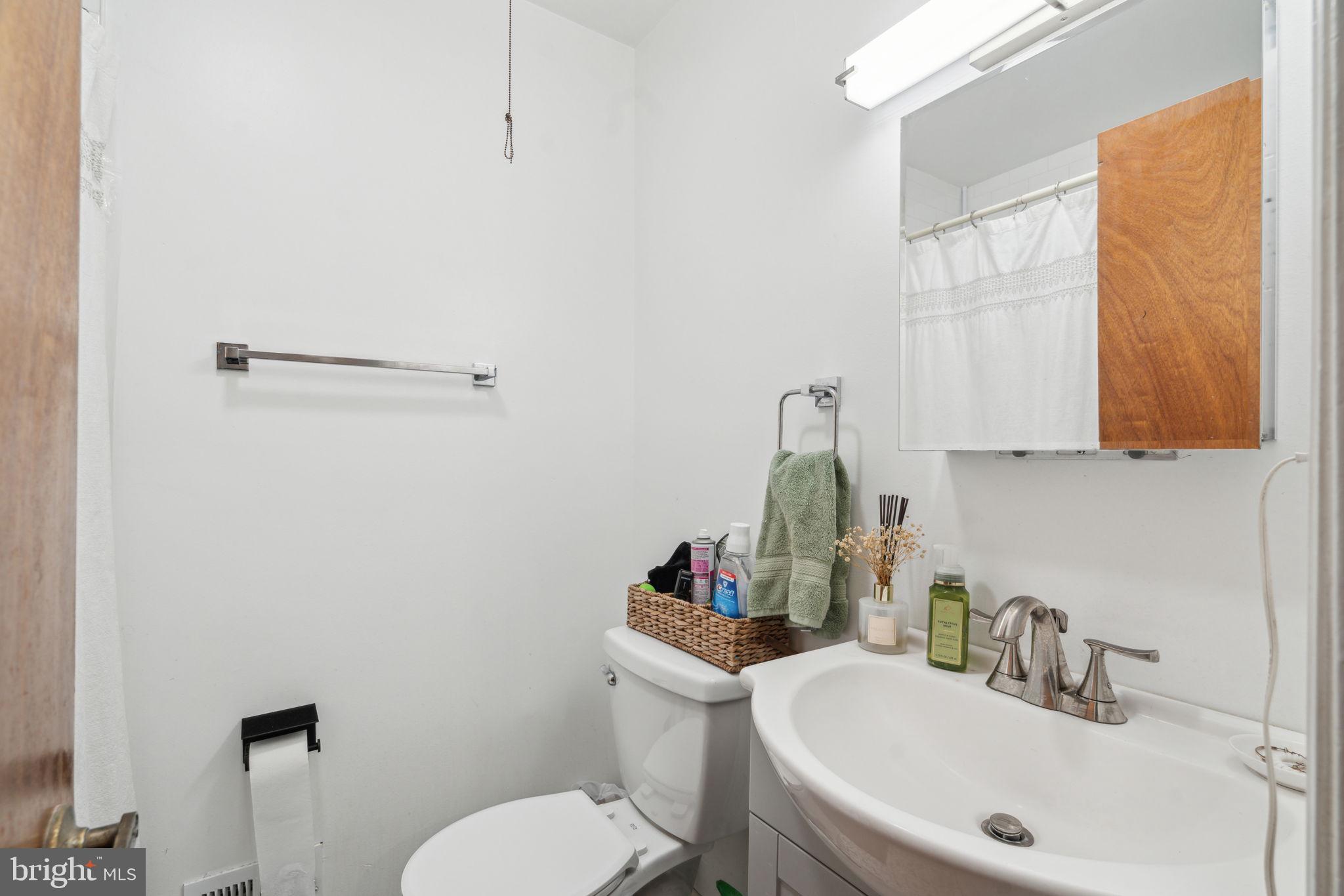 QUEEN VILLAGE - Residential Lease