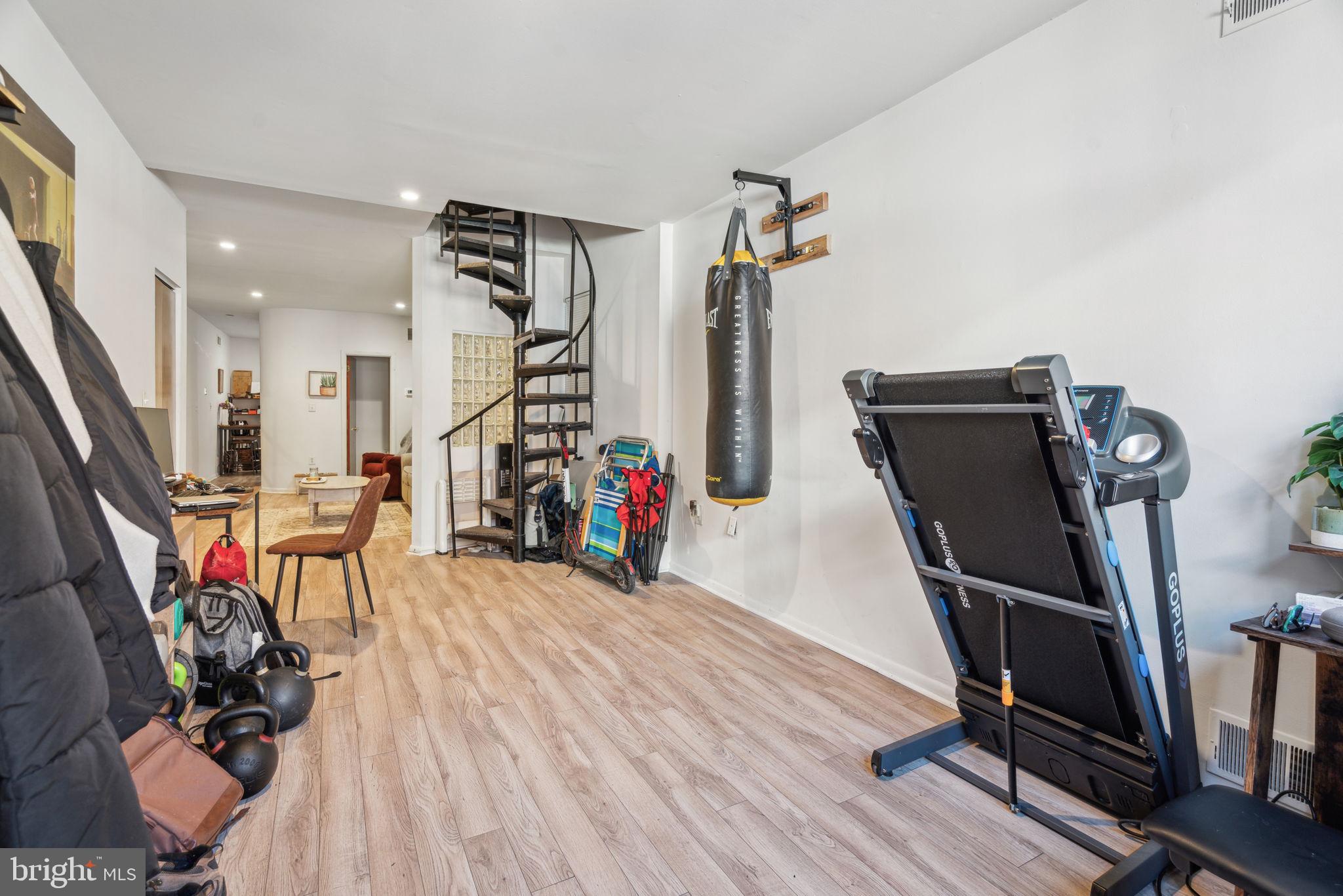 QUEEN VILLAGE - Residential Lease
