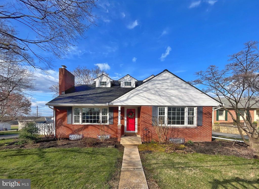 Photo of 45 E MAIN ST, LANDISVILLE, PA 17538 (MLS # PALA2032596)