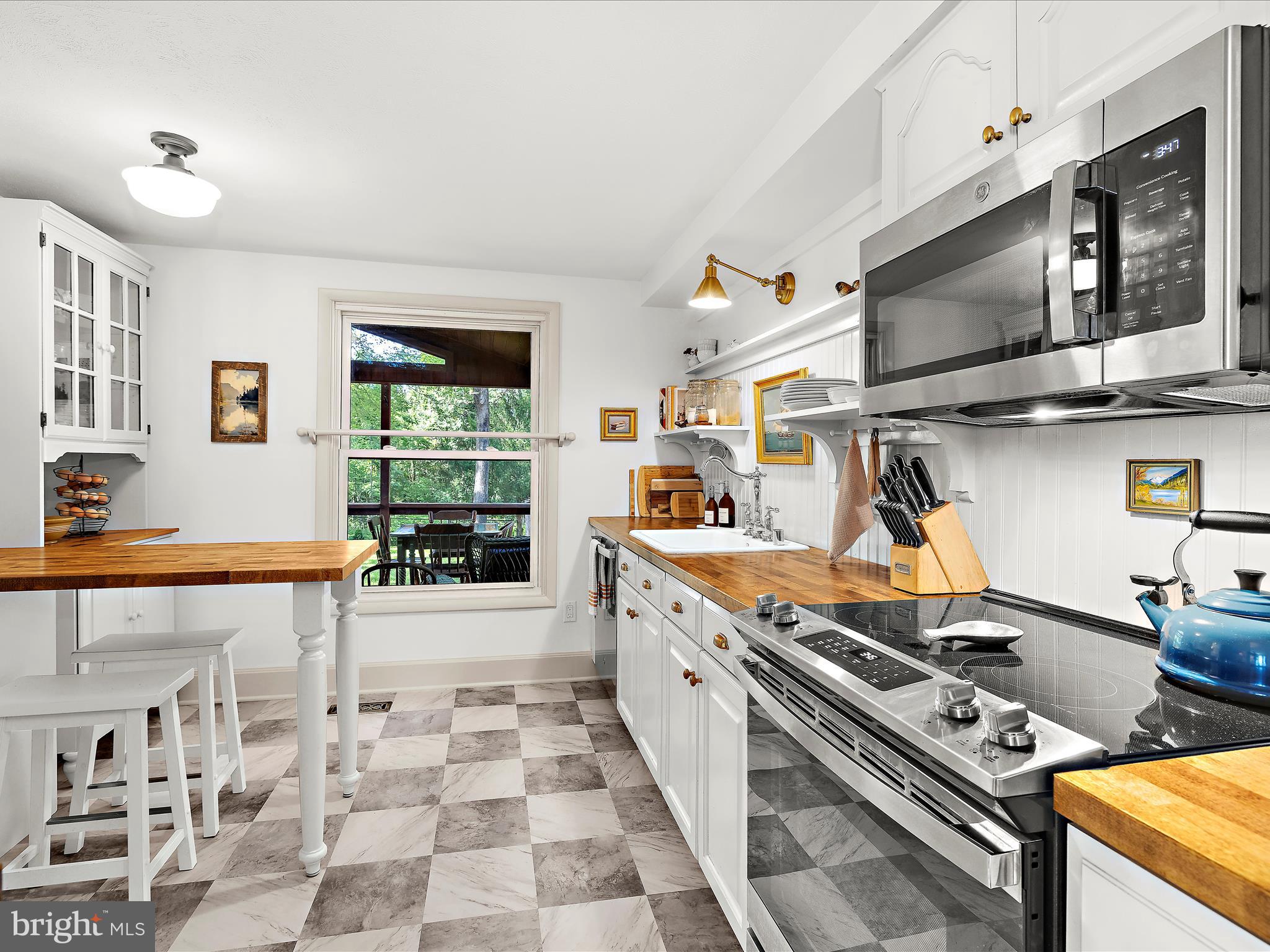 285 LAGUNA CIRCLE
