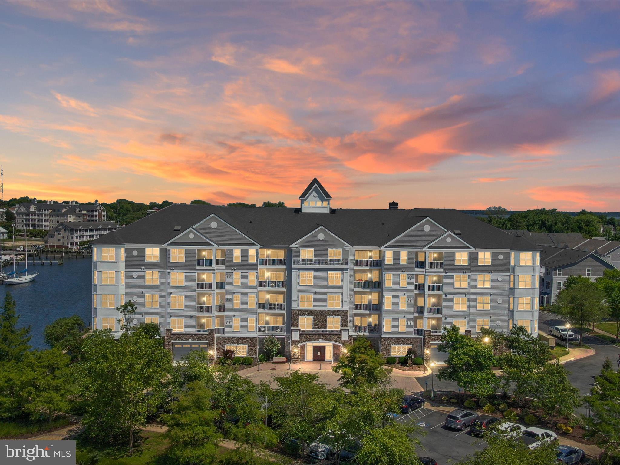 DEEP HARBOUR - Residential