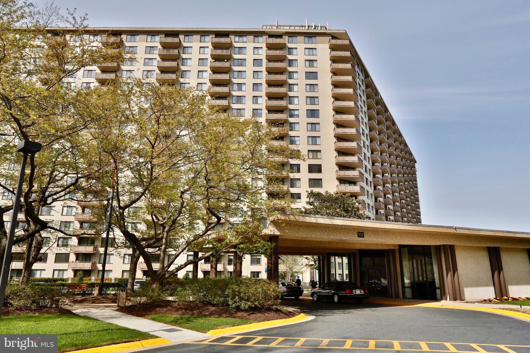 Fully renovated unit w/balcony & grg space. Sleek contemporary KT w/new frosted glass & aluminum cab's,granite,decorative tile. New BA w/designer vanity & stylish extra cabinetry. Amazing Promenade facilities & amenities - see PROMENADE site for details. Gated territory, 24-hr desk.Rent includes ALL utilities, cable & tax. Shuttle to metro. $250 move-in fee is refundable. ALSO FOR SALE:MC10219575.