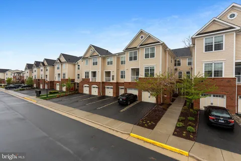 23265 Milltown Knoll Square Unit 109, Ashburn, VA MLS: VALO2090678