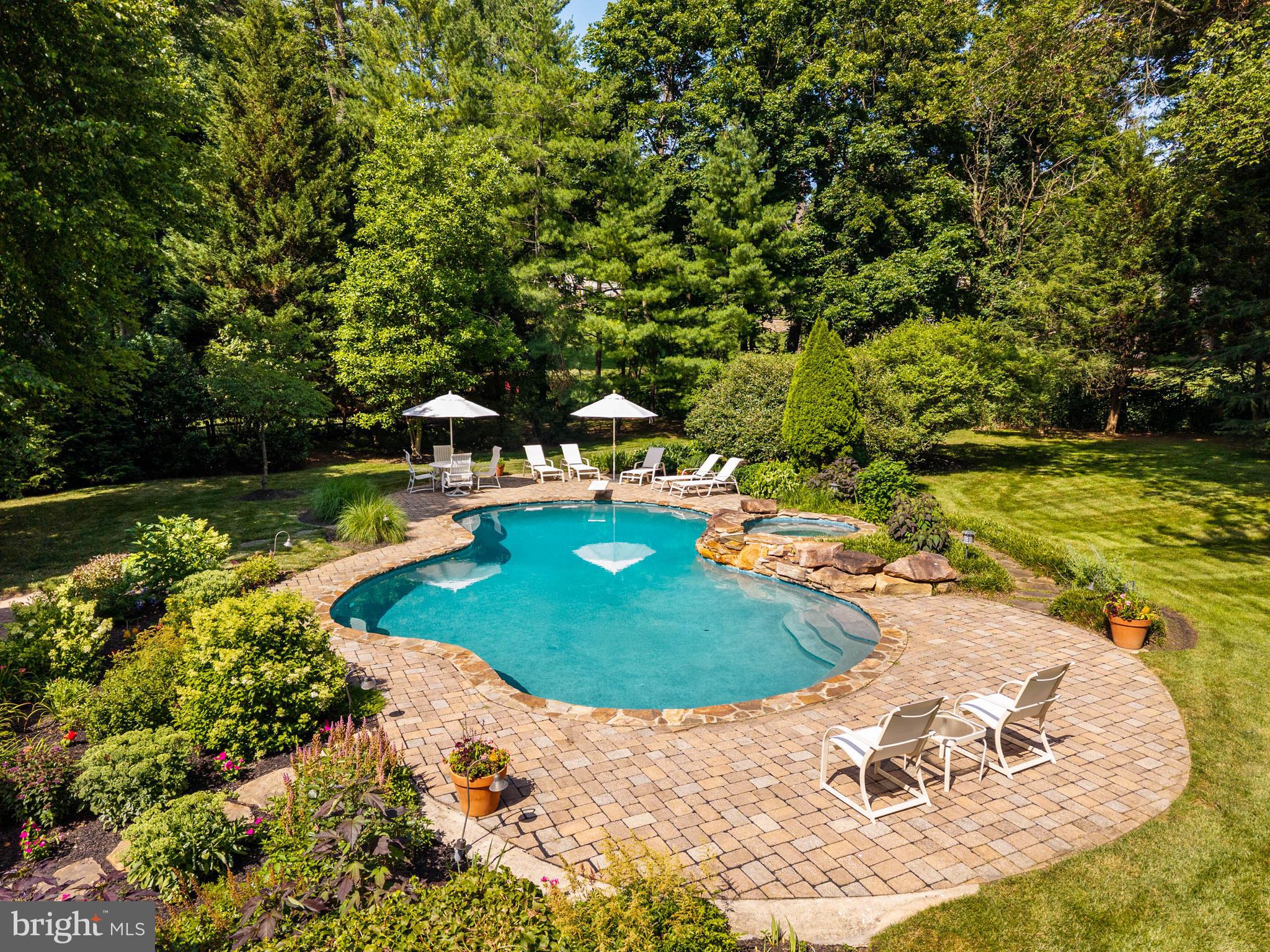 225 E LAURIER PLACE