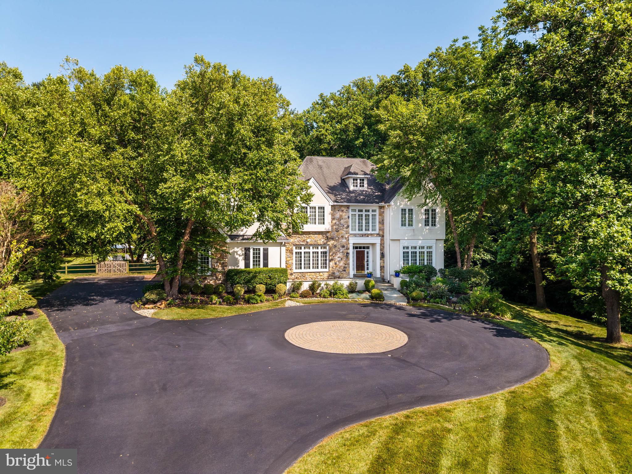 225 E LAURIER PLACE