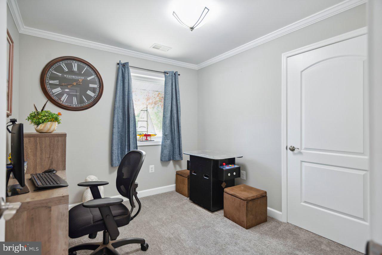 WOODLAND BEACH - Residential