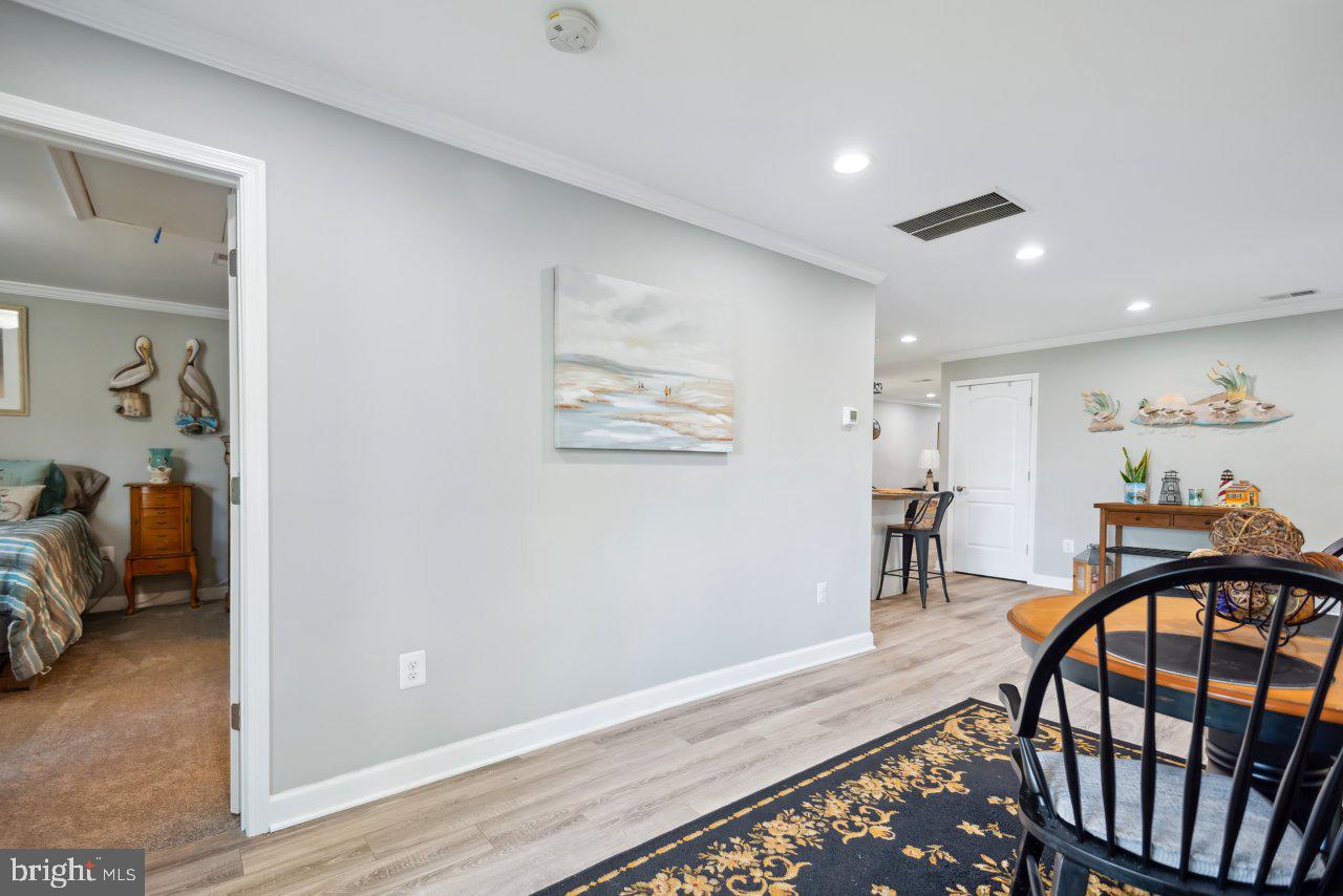 WOODLAND BEACH - Residential