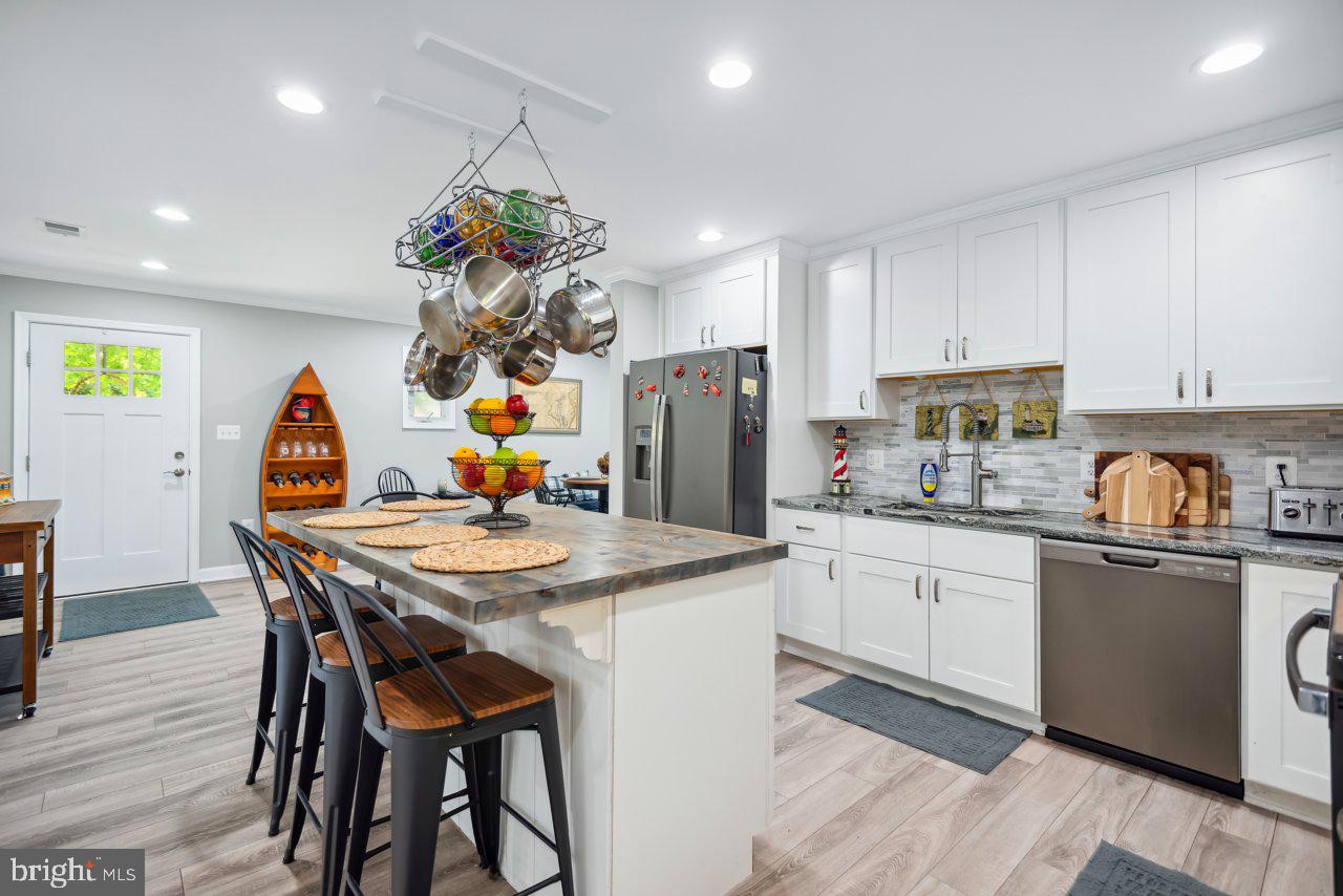 WOODLAND BEACH - Residential