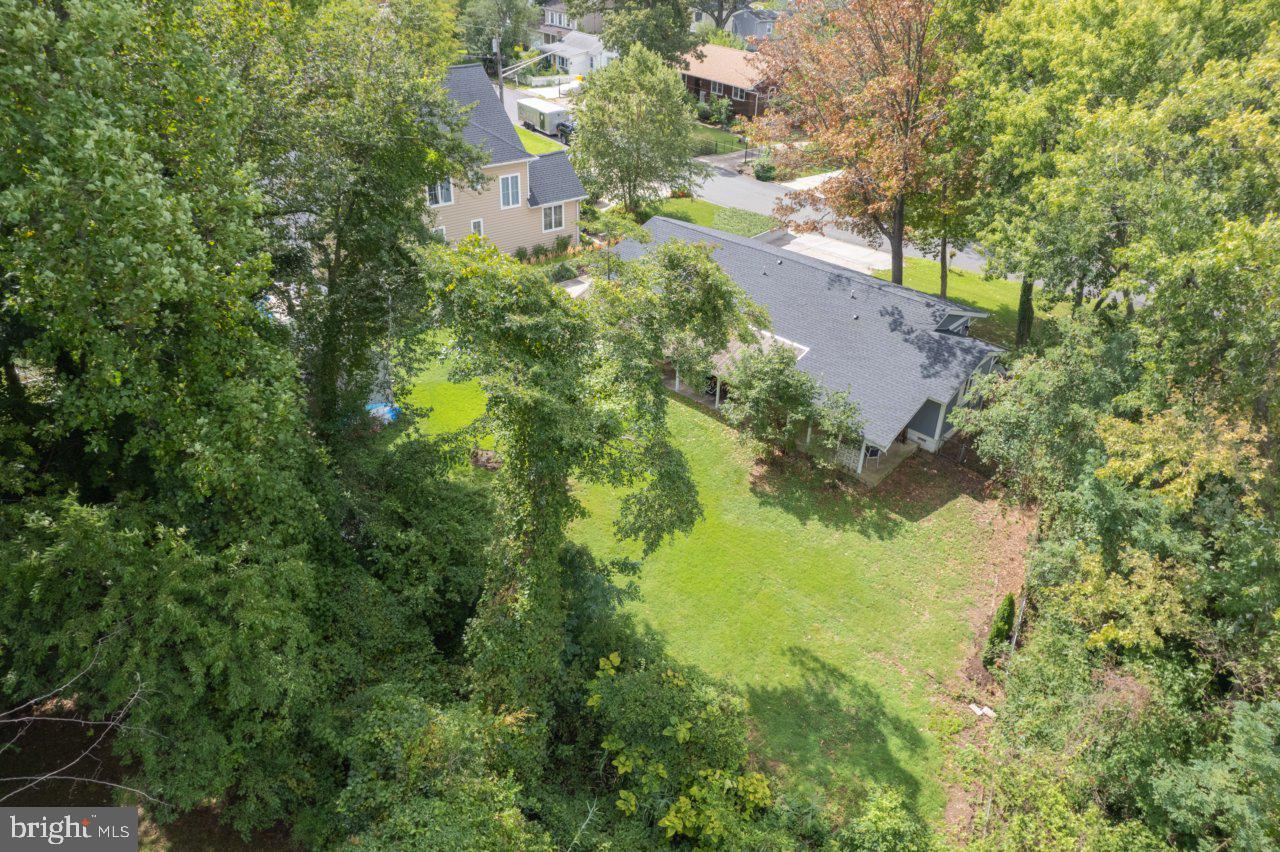 WOODLAND BEACH - Residential