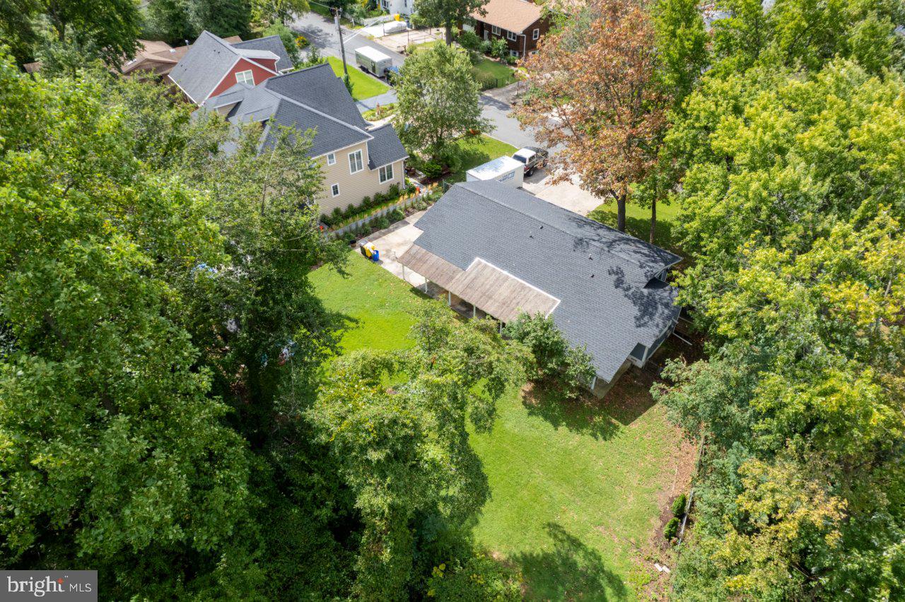 WOODLAND BEACH - Residential