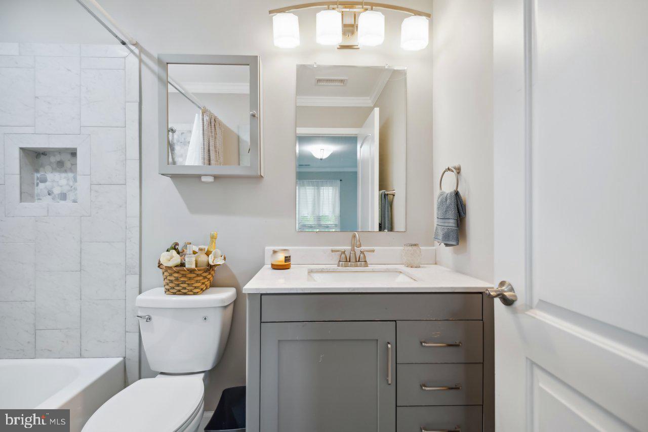 WOODLAND BEACH - Residential