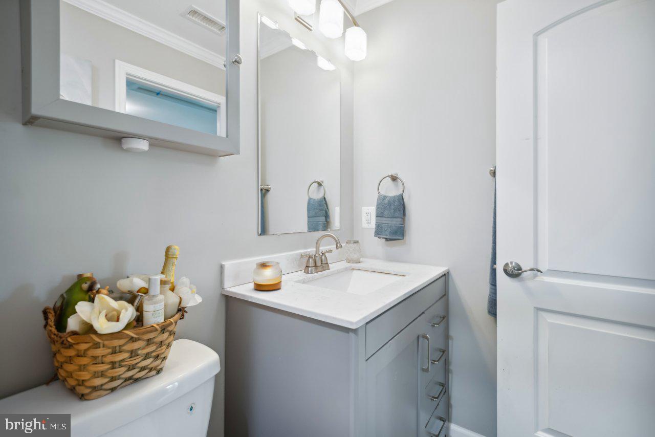 WOODLAND BEACH - Residential