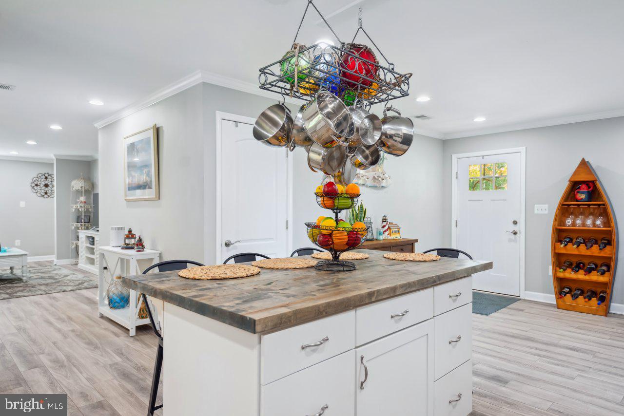 WOODLAND BEACH - Residential