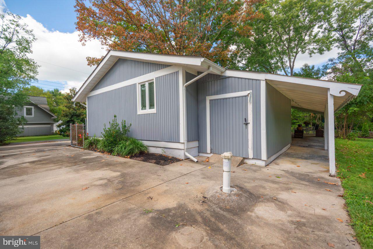 WOODLAND BEACH - Residential