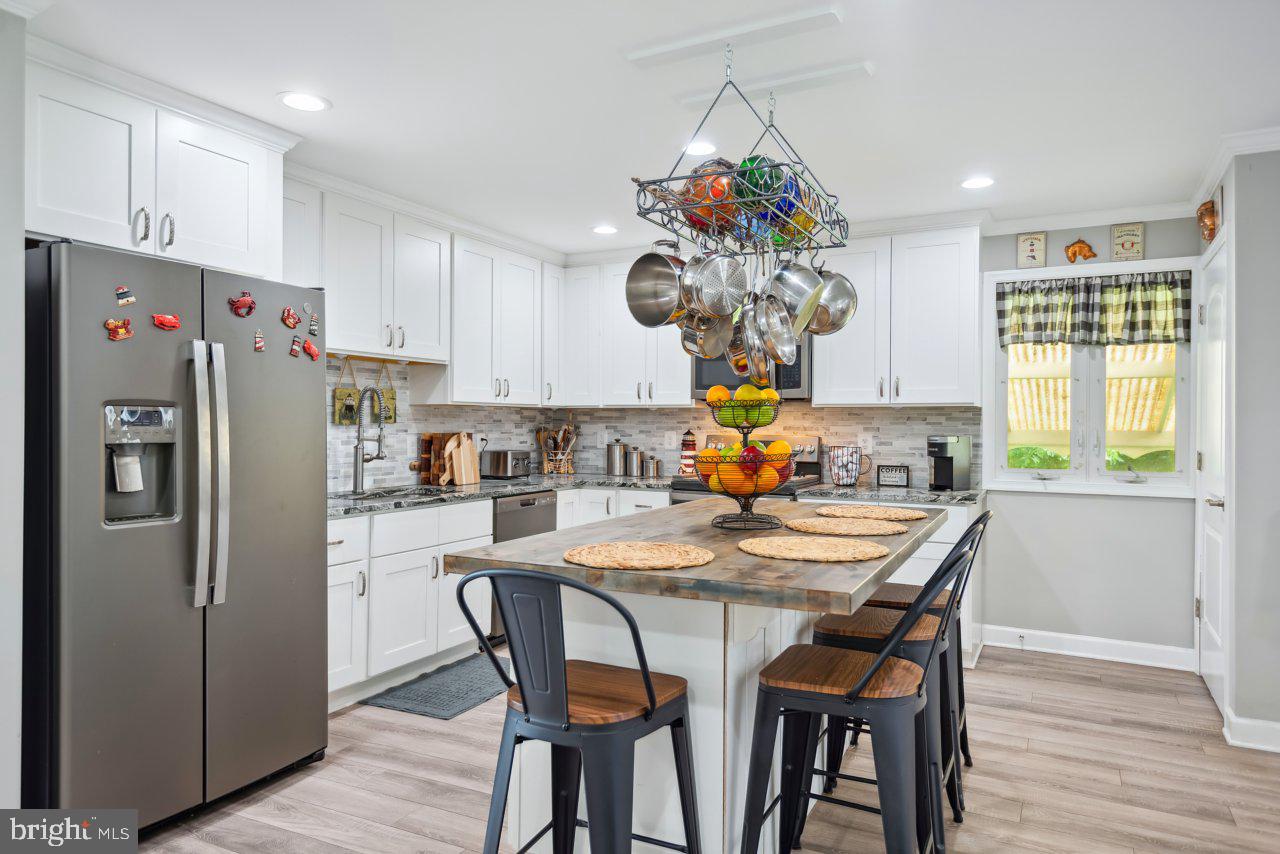 WOODLAND BEACH - Residential