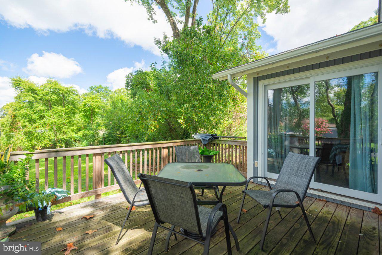 WOODLAND BEACH - Residential