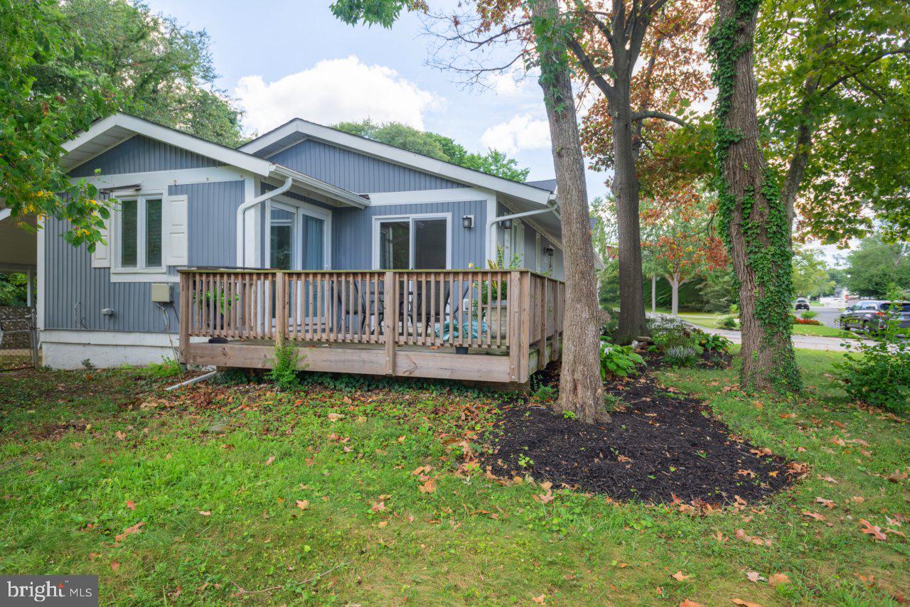 WOODLAND BEACH - Residential