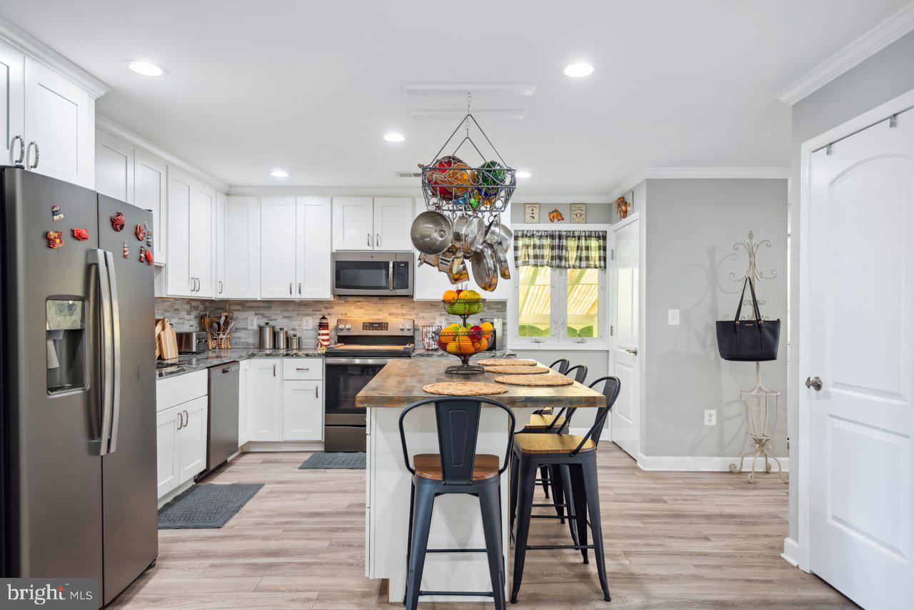 WOODLAND BEACH - Residential