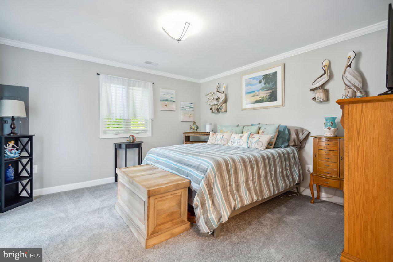 WOODLAND BEACH - Residential