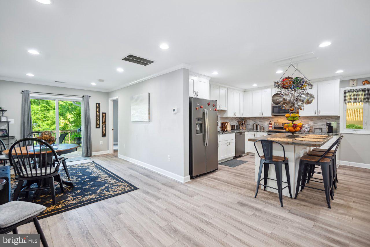 WOODLAND BEACH - Residential