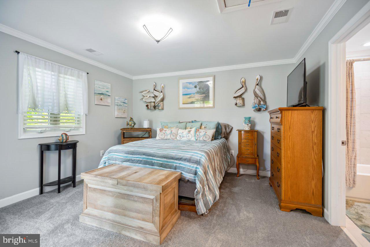 WOODLAND BEACH - Residential