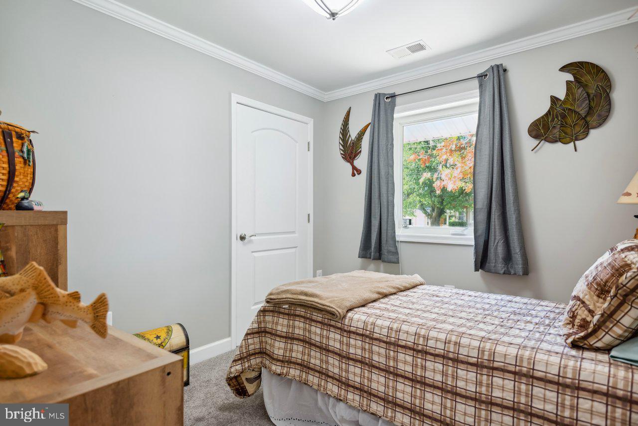 WOODLAND BEACH - Residential