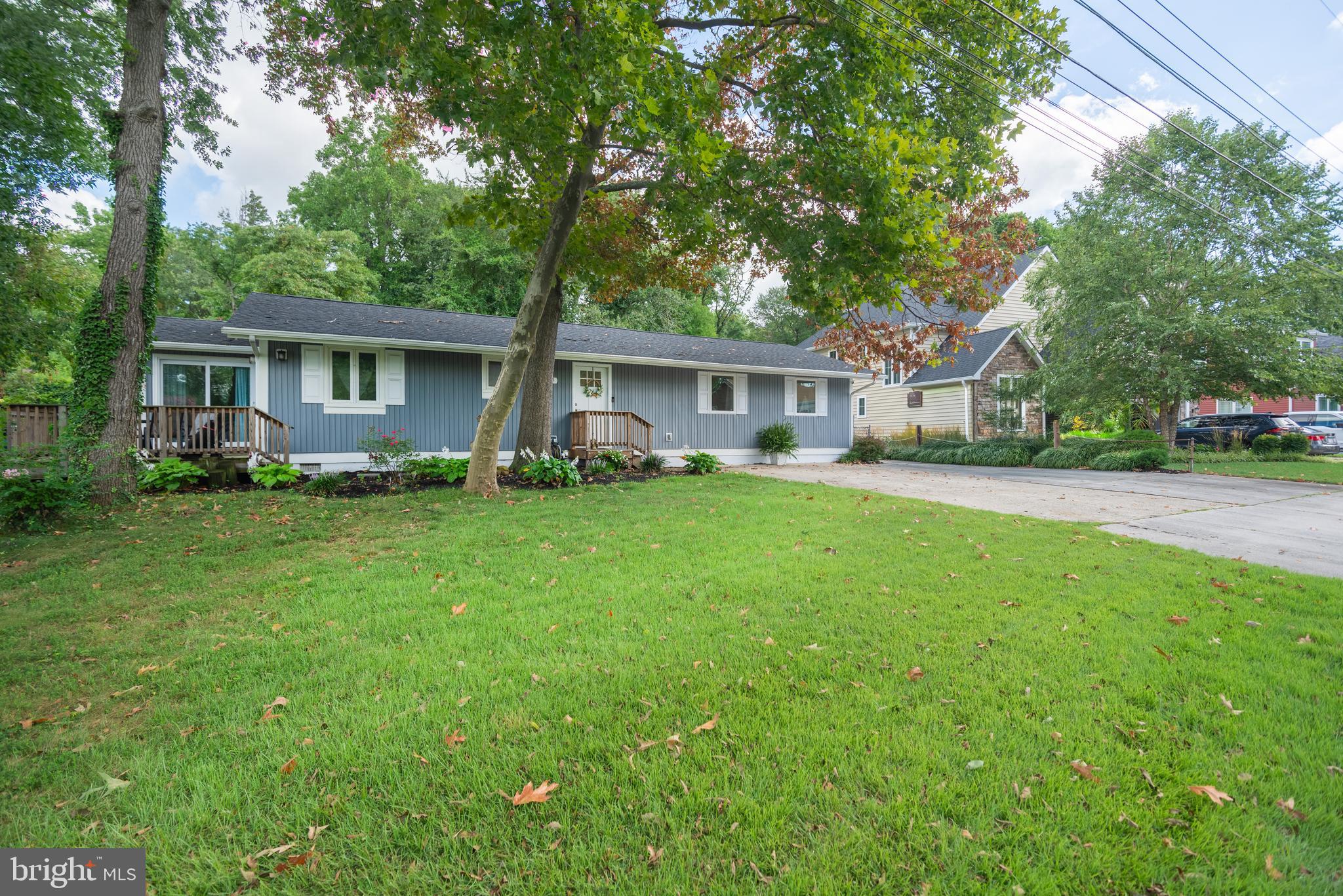 WOODLAND BEACH - Residential