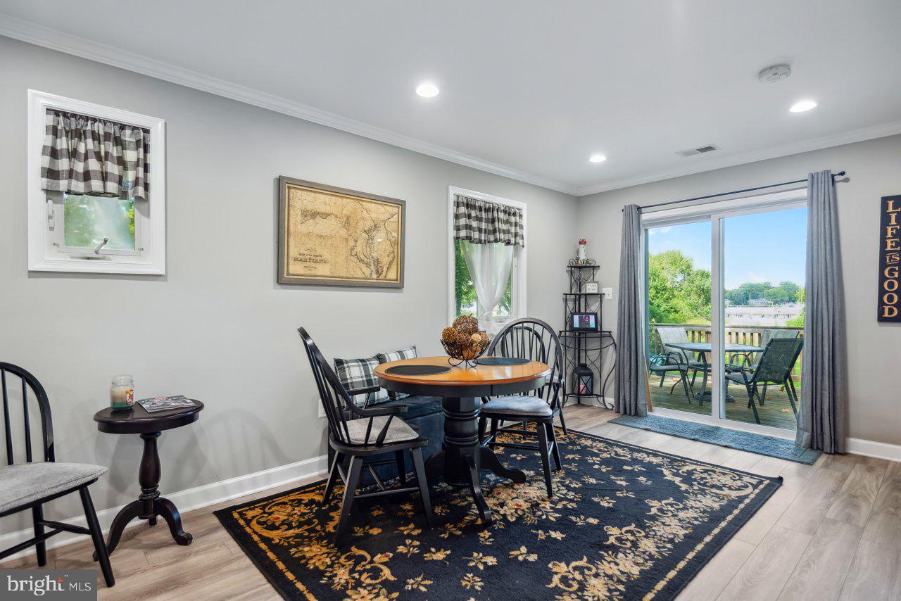 WOODLAND BEACH - Residential